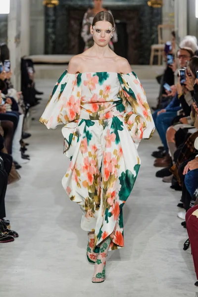 Look 16